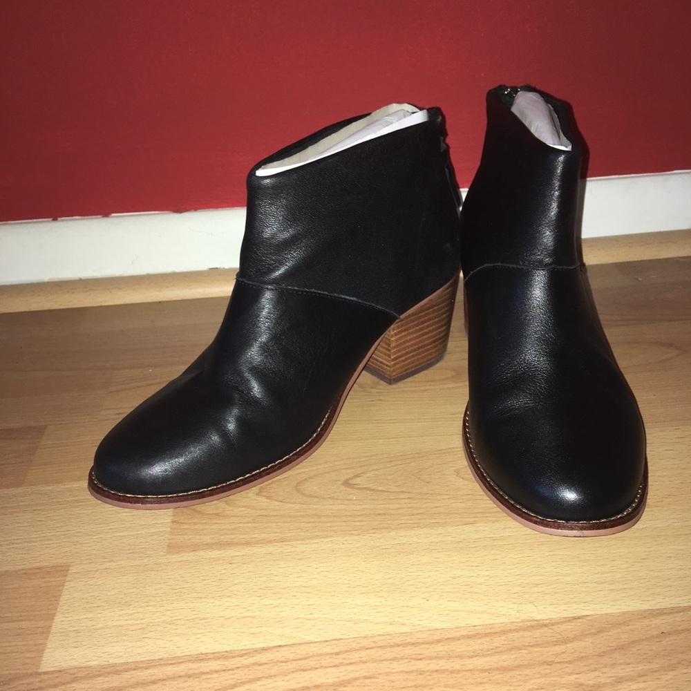 Worn once TOMS Leila bootie